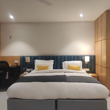 Clubway Grand A Boutique Hotel Jorhat Bagian luar foto