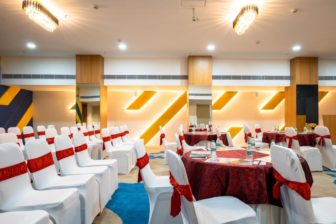 Clubway Grand A Boutique Hotel Jorhat Bagian luar foto