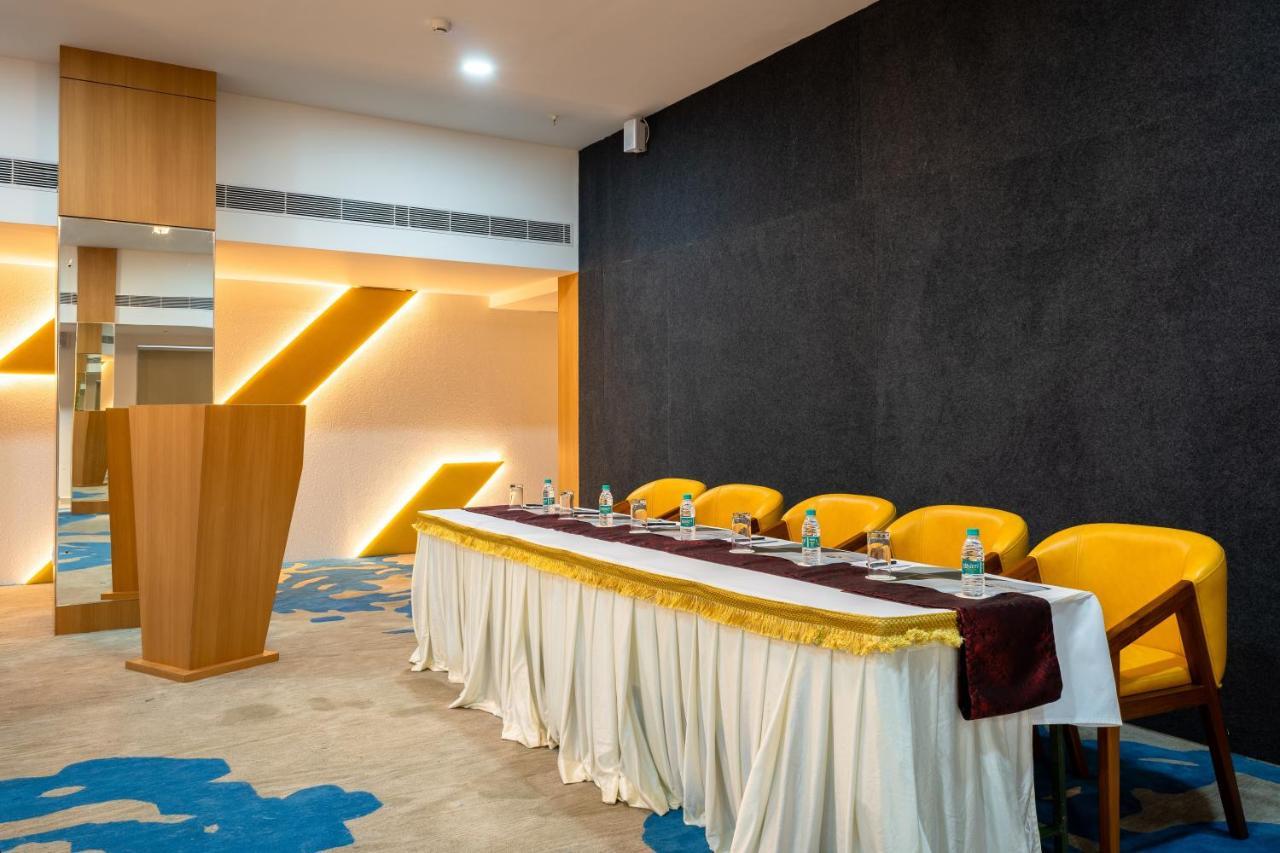 Clubway Grand A Boutique Hotel Jorhat Bagian luar foto