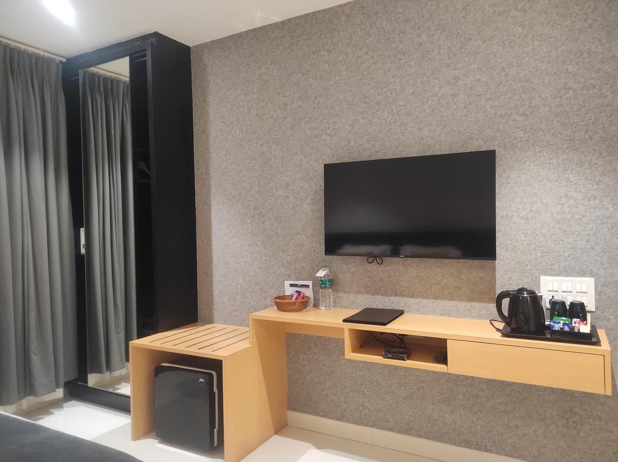 Clubway Grand A Boutique Hotel Jorhat Bagian luar foto